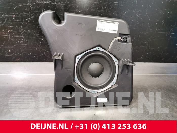 Tesla Model S Subwoofer O118495