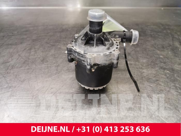 Tesla Model S Zusätzliche Wasserpumpe O118516