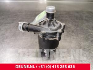 Tesla Model S Additional water pump O118516 photo 2