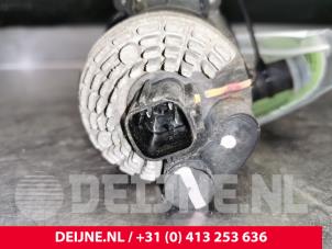 Tesla Model S Additional water pump O118516 photo 3
