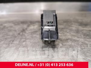 Volvo XC40 Electric window switch O118581 photo 2