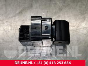 Volvo XC40 Electric window switch O118582 photo 2