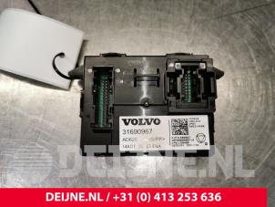 Gebruikte Module climatronic Volvo XC40 (XZ) 1.5 T3 Autom. 12V Prijs € 75,00 Margeregeling aangeboden door van Deijne Onderdelen Uden B.V.