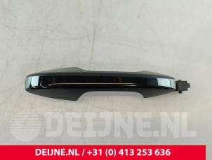 Gebruikte Portiergreep 4Deurs links-achter Volvo XC40 (XZ) 1.5 T3 Autom. 12V Prijs € 50,00 Margeregeling aangeboden door van Deijne Onderdelen Uden B.V.