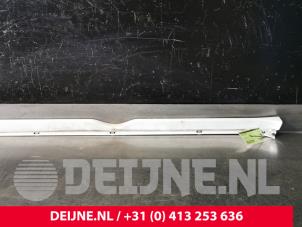Tesla Model S Side skirt, right O118719 photo 3