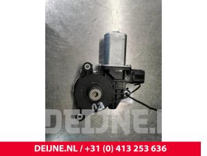 Gebruikte Schuifdak Motor Tesla Model S 70D Prijs € 145,20 Inclusief btw aangeboden door van Deijne Onderdelen Uden B.V.