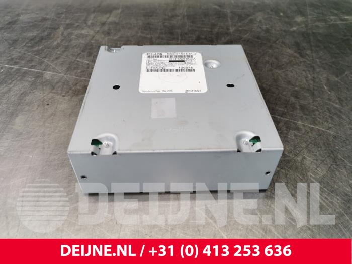 Gebruikte Radio module Tesla Model S 70D Prijs € 302,50 Inclusief btw aangeboden door van Deijne Onderdelen Uden B.V.