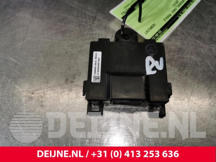 Tesla Model S Zentralverriegelung Modul O118776