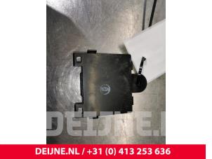Tesla Model S Central door locking module O118776 photo 3