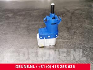 Gebruikte Remlicht Schakelaar Tesla Model S 70D Prijs € 18,15 Inclusief btw aangeboden door van Deijne Onderdelen Uden B.V.