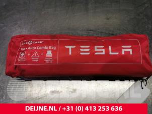 Tesla Model S First aid kit O118807 photo 2