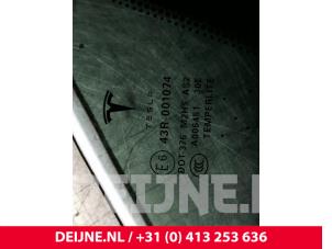 Tesla Model S Driehoeks Ruit links-voor O118845 foto 2