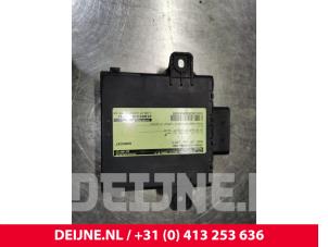 Audi S8 Spannungsregler O118855 foto 2