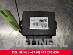 Gebruikte Handrem Module Audi S8 (D4) 4.0 Plus V8 TFSI 32V Prijs € 70,00 Margeregeling aangeboden door van Deijne Onderdelen Uden B.V.