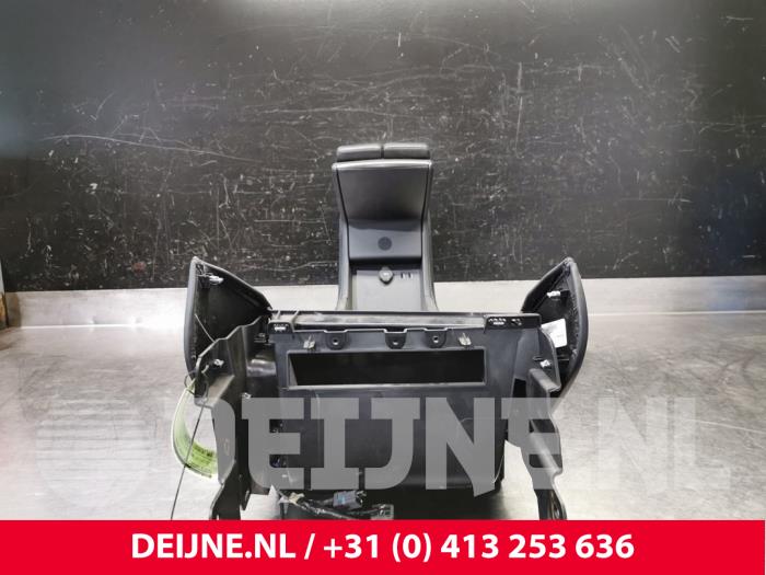 Tesla Model S Middle console O118886