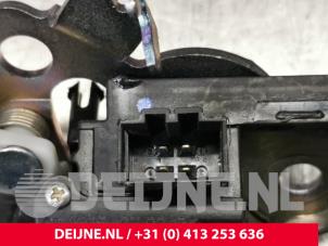 Audi S8 Tailgate lock mechanism O118913 photo 3