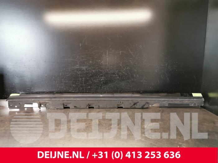 Audi S8 Zijskirt links O119002