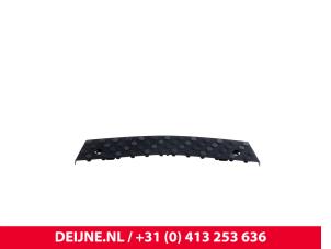 Nieuwe Bumperdeel midden-voor Mercedes Sprinter Prijs € 14,52 Inclusief btw aangeboden door van Deijne Onderdelen Uden B.V.