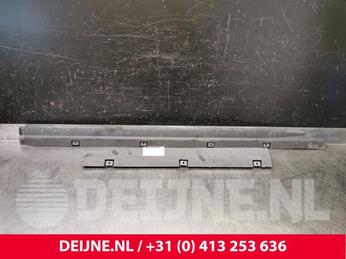 Ford Transit Seitenschürze links O119031
