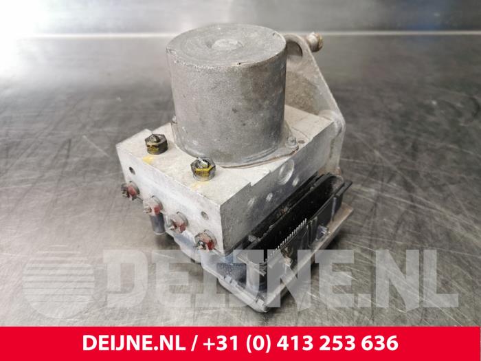 Gebruikte ABS Pomp Mercedes Sprinter 3,5t (906.63) 318 CDI 24V Prijs € 48,40 Inclusief btw aangeboden door van Deijne Onderdelen Uden B.V.
