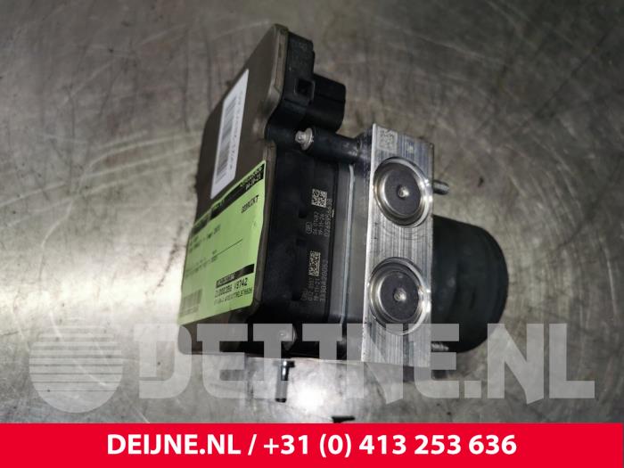 Gebruikte ABS Pomp Ford Transit 2.0 TDCi 16V Prijs € 121,00 Inclusief btw aangeboden door van Deijne Onderdelen Uden B.V.