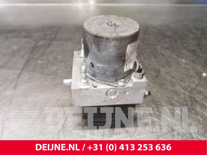 Gebruikte ABS Pomp Renault Master III (FV) 2.3 dCi 145 16V RWD Prijs € 30,25 Inclusief btw aangeboden door van Deijne Onderdelen Uden B.V.