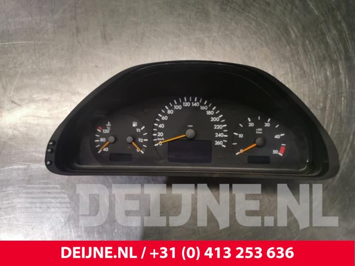 Mercedes E-Klasse Kilometerteller KM O119601