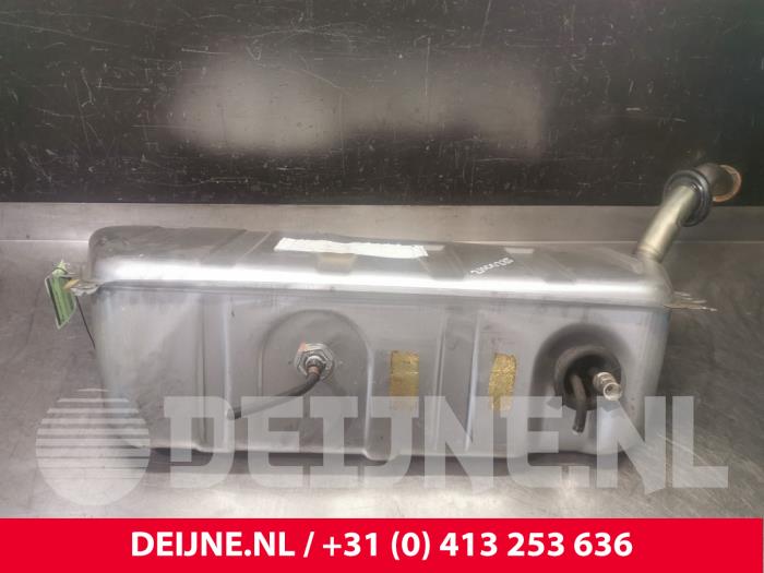 Mercedes E-Klasse Tank O119619
