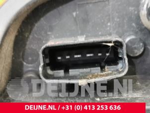 Renault Clio Taillight, left O119825 photo 3