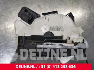 Volkswagen Golf Front door lock mechanism 4-door, right O119919 photo 2