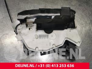 Volkswagen Golf Front door lock mechanism 4-door, right O119919 photo 3