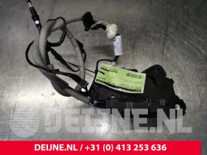Gebruikte Deurslot Mechaniek 4Deurs links-voor Volkswagen Golf VIII (CD1) 2.0 GTI 16V Prijs € 24,00 Margeregeling aangeboden door van Deijne Onderdelen Uden B.V.