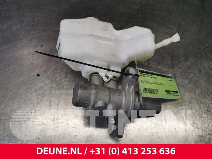 Volkswagen Golf Master cylinder O120234