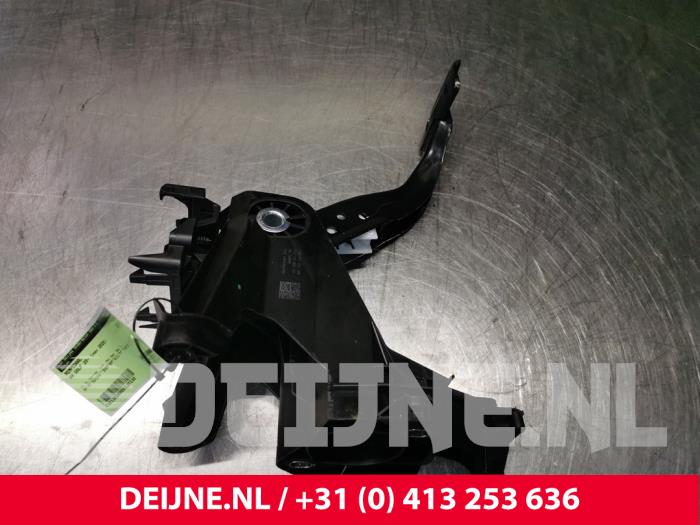 Volkswagen Golf Brake pedal O120330