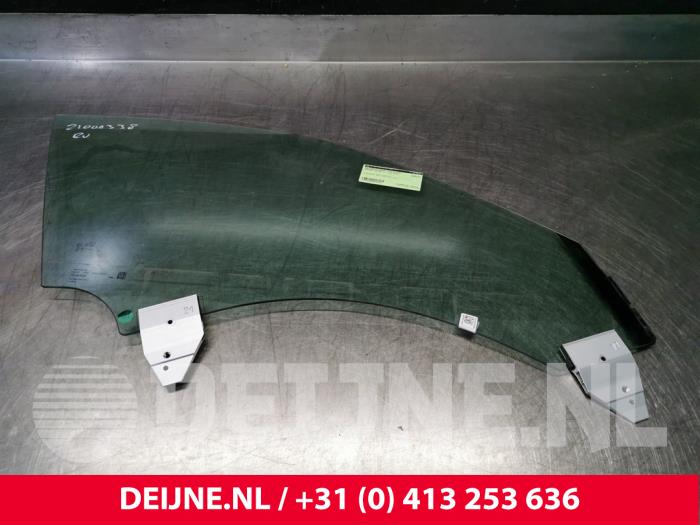 Porsche Taycan Türscheibe 4-türig rechts vorne O120347