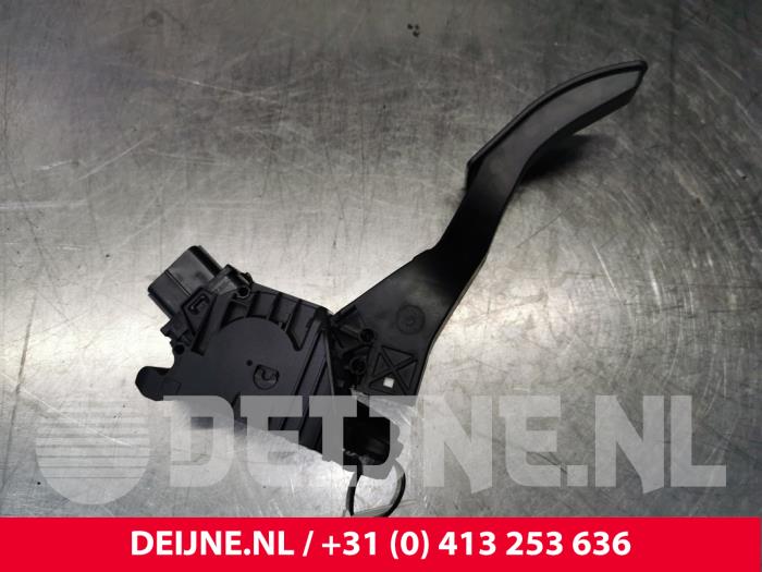Volkswagen Golf Accelerator pedal O120706