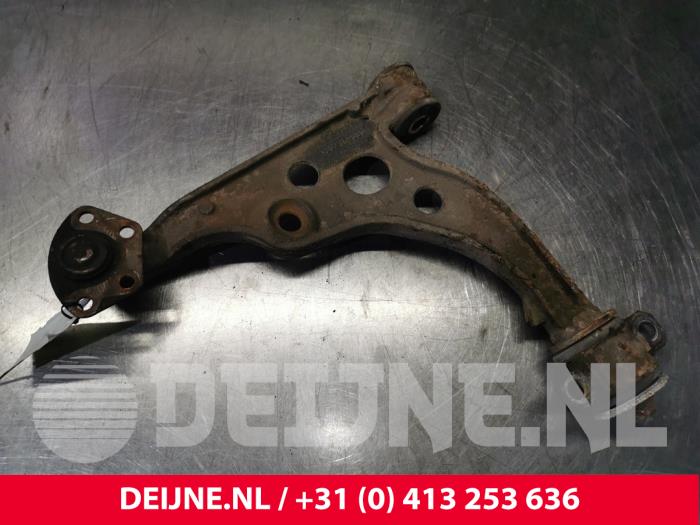 Peugeot Boxer Draagarm onder rechts-voor O120710