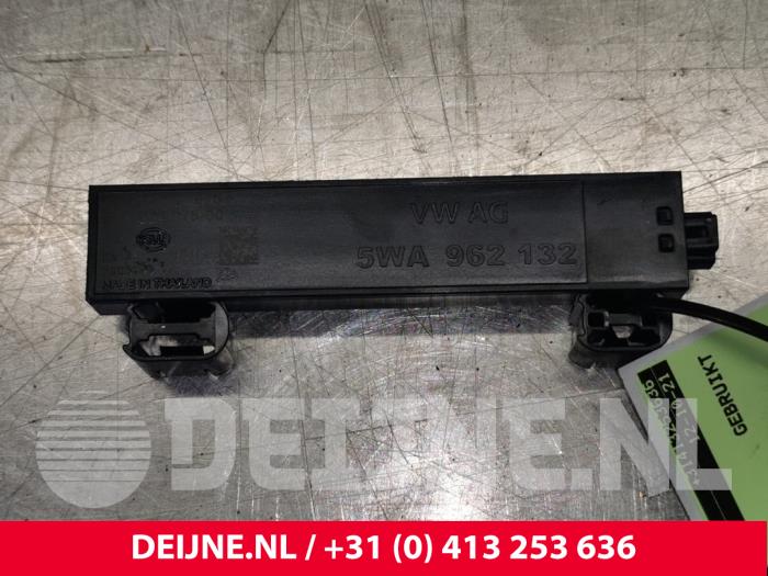 Volkswagen Golf Keyless entry antenna O120897