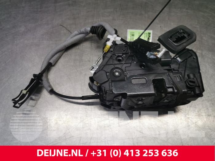Volkswagen Polo Deurslot Mechaniek 4Deurs rechts-achter O120948