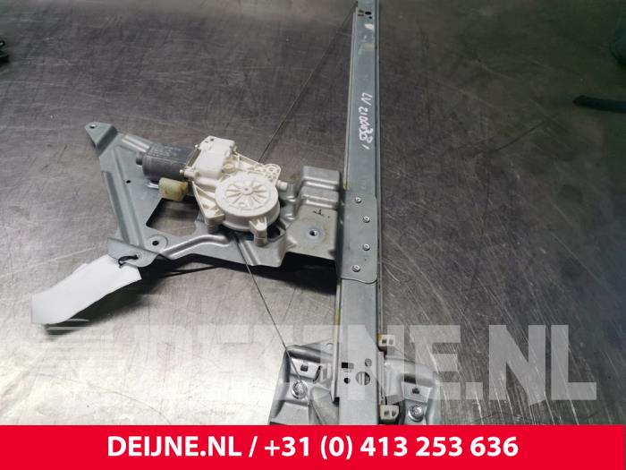Mercedes Sprinter Ruitmechaniek 2Deurs links-voor O121037
