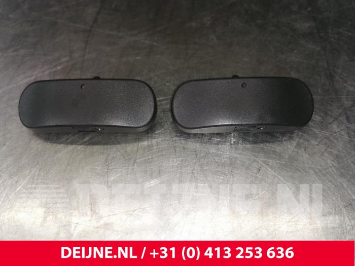 Volkswagen Golf Scheibensprüher vorne O121211