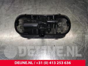 Volkswagen Golf Front windscreen washer jet O121211 photo 3
