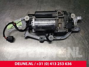 Gebruikte Compressor Porsche Taycan (Y1A) 4S Prijs € 1.125,30 Inclusief btw aangeboden door van Deijne Onderdelen Uden B.V.
