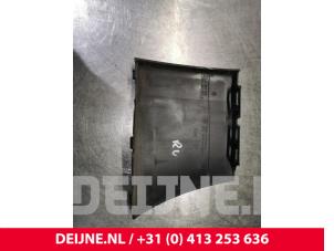 Porsche Taycan Zijskirt rechts O121446 foto 2