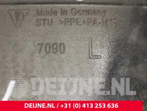 Porsche Taycan Zijskirt links O121447 foto 3