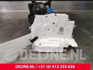 Porsche Taycan Front door lock mechanism 4-door, right O121455 photo 3