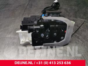 Porsche Taycan Front door lock mechanism 4-door, right O121455 photo 2