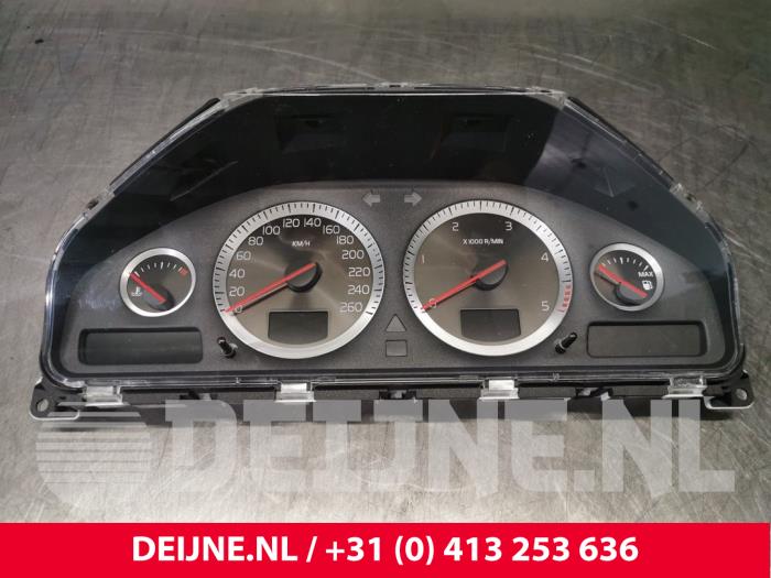Volvo V70 Tacho - Kombiinstrument KM O121500