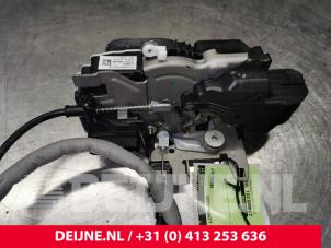 Volvo XC40 Deurslot Mechaniek 4Deurs links-voor O121808 foto 2