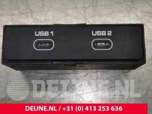 Porsche Taycan AUX / USB-Anschluss O121872 foto 3